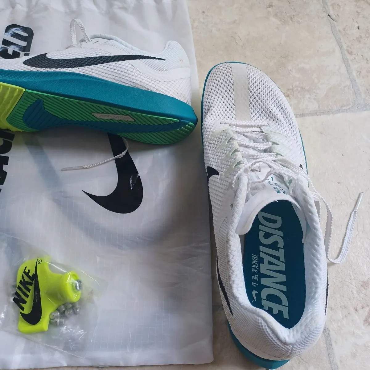 Running shoes with spikes size 7 - Image 2
