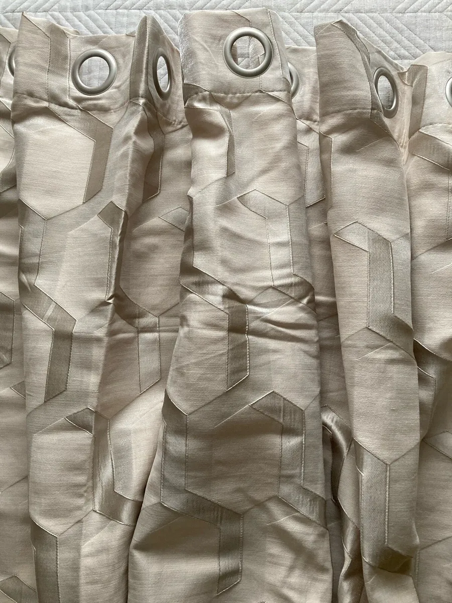 Curtains - Image 3