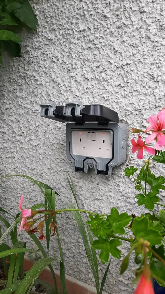 Outdoor sockets and lights - Image 3