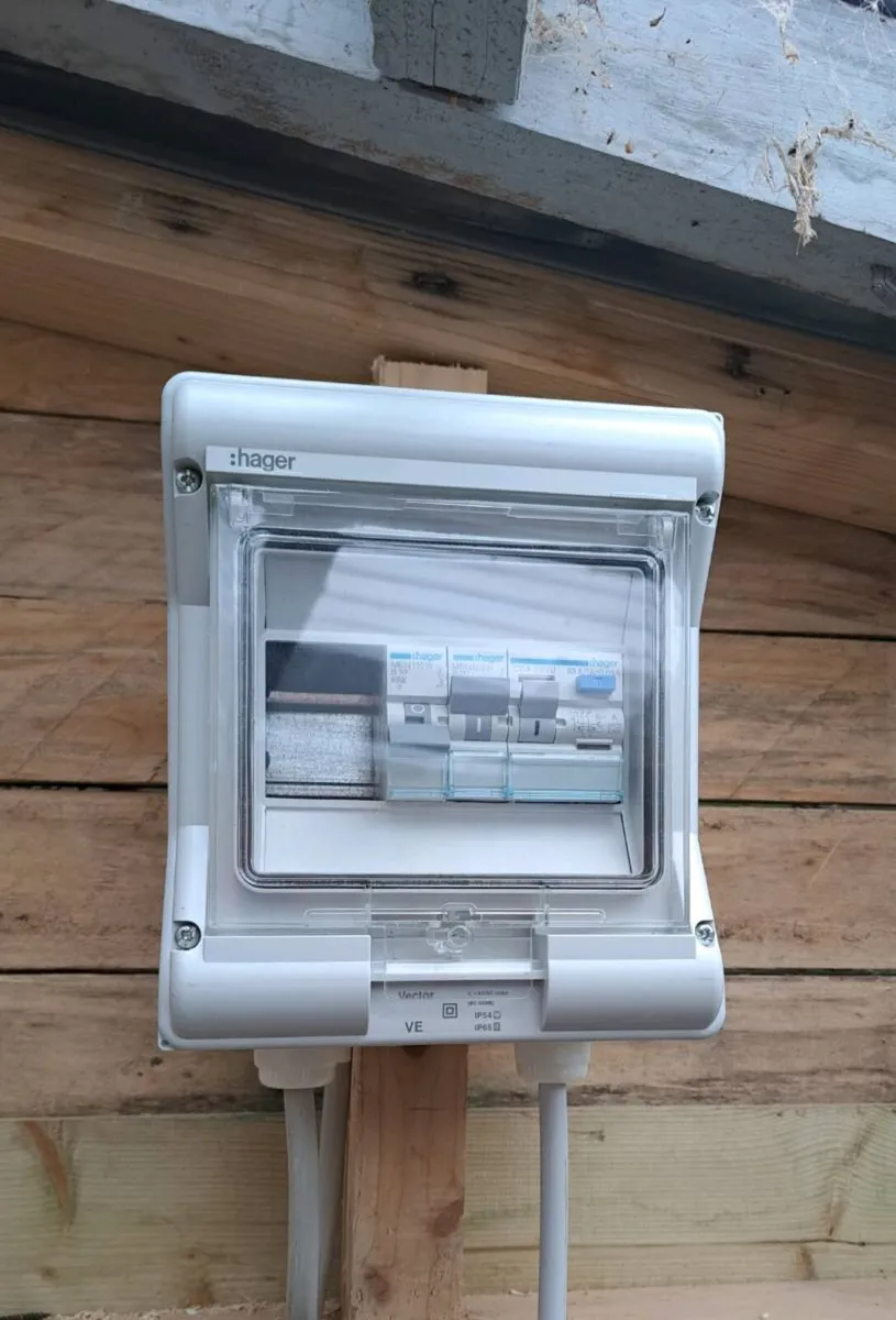Outdoor sockets and lights - Image 4