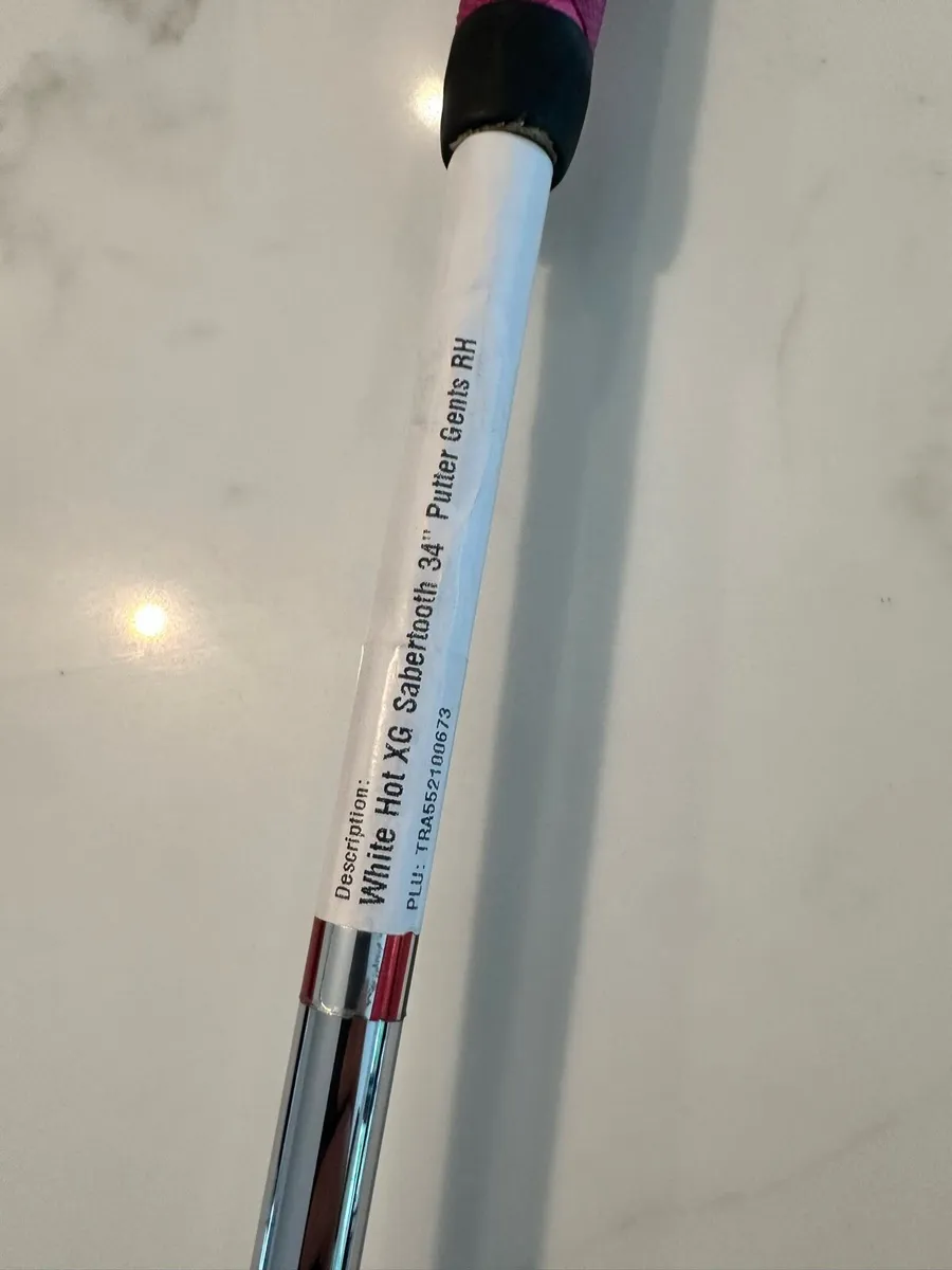 Odyssey White Hot Sabertooth 34 Putter - Image 2