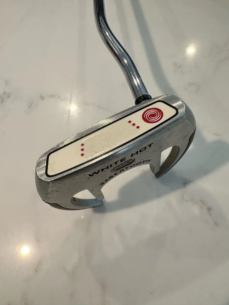 Odyssey White Hot Sabertooth 34 Putter - Image 3