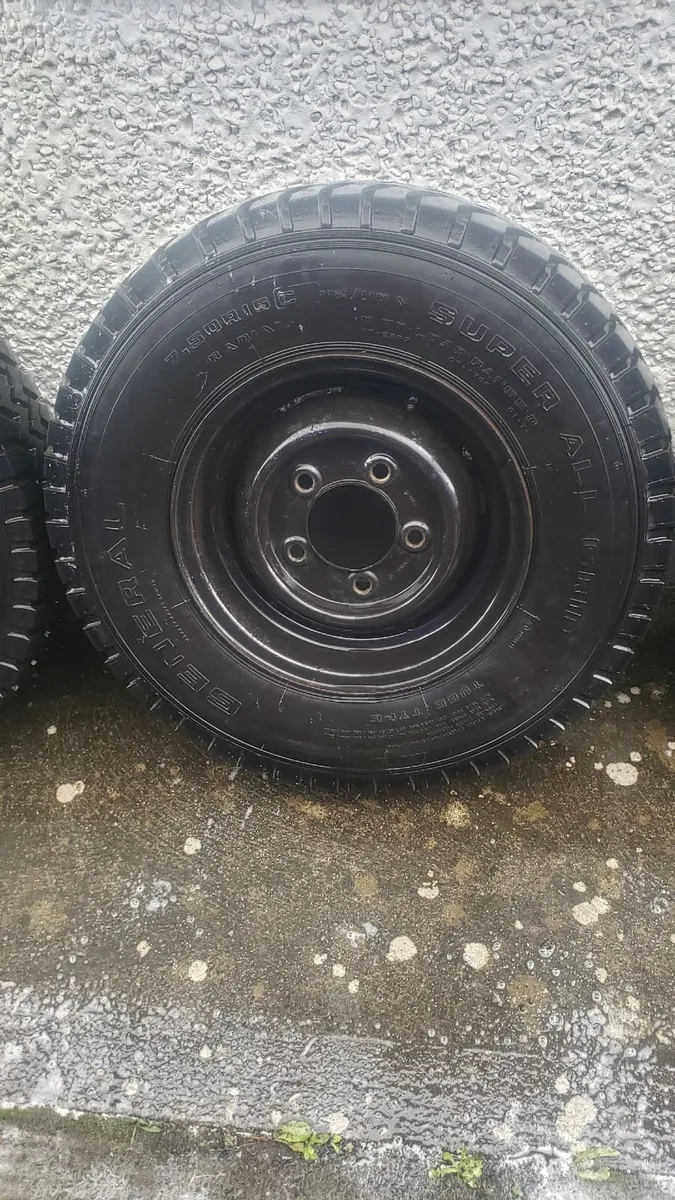 land rover classic defender wheels x 5 vgc - Image 4