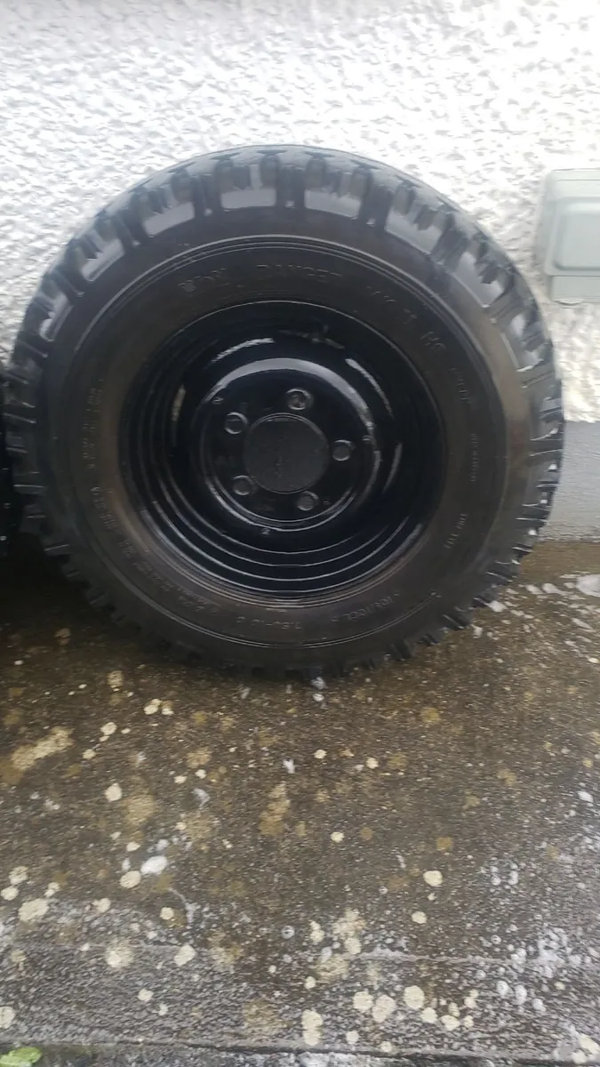 land rover classic defender wheels x 5 vgc - Image 2