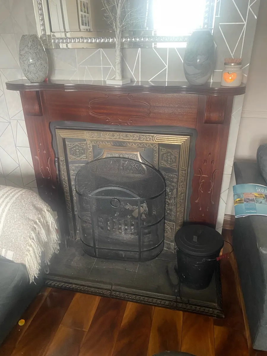 Fireplace with hearth - Image 2
