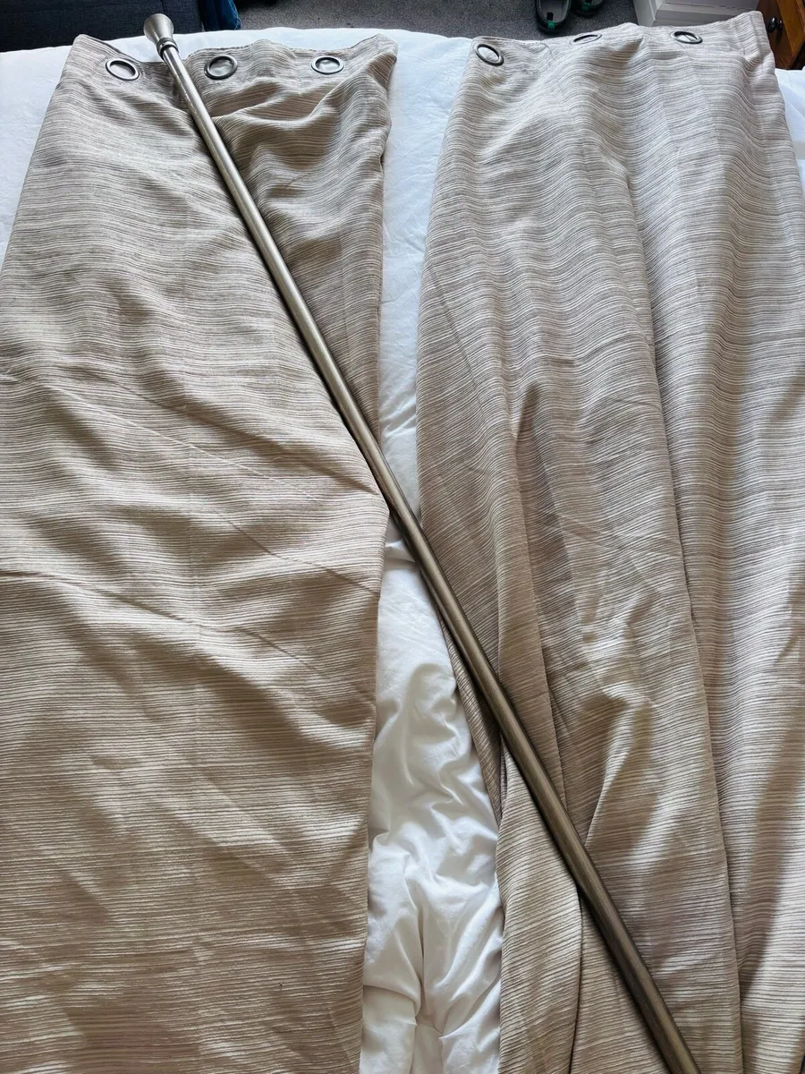 Curtains & SS Rail - Image 3