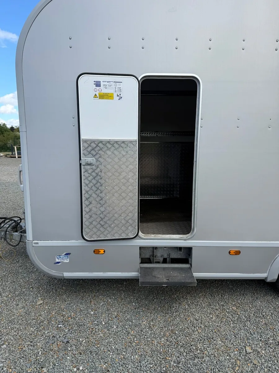Trailer - Image 2