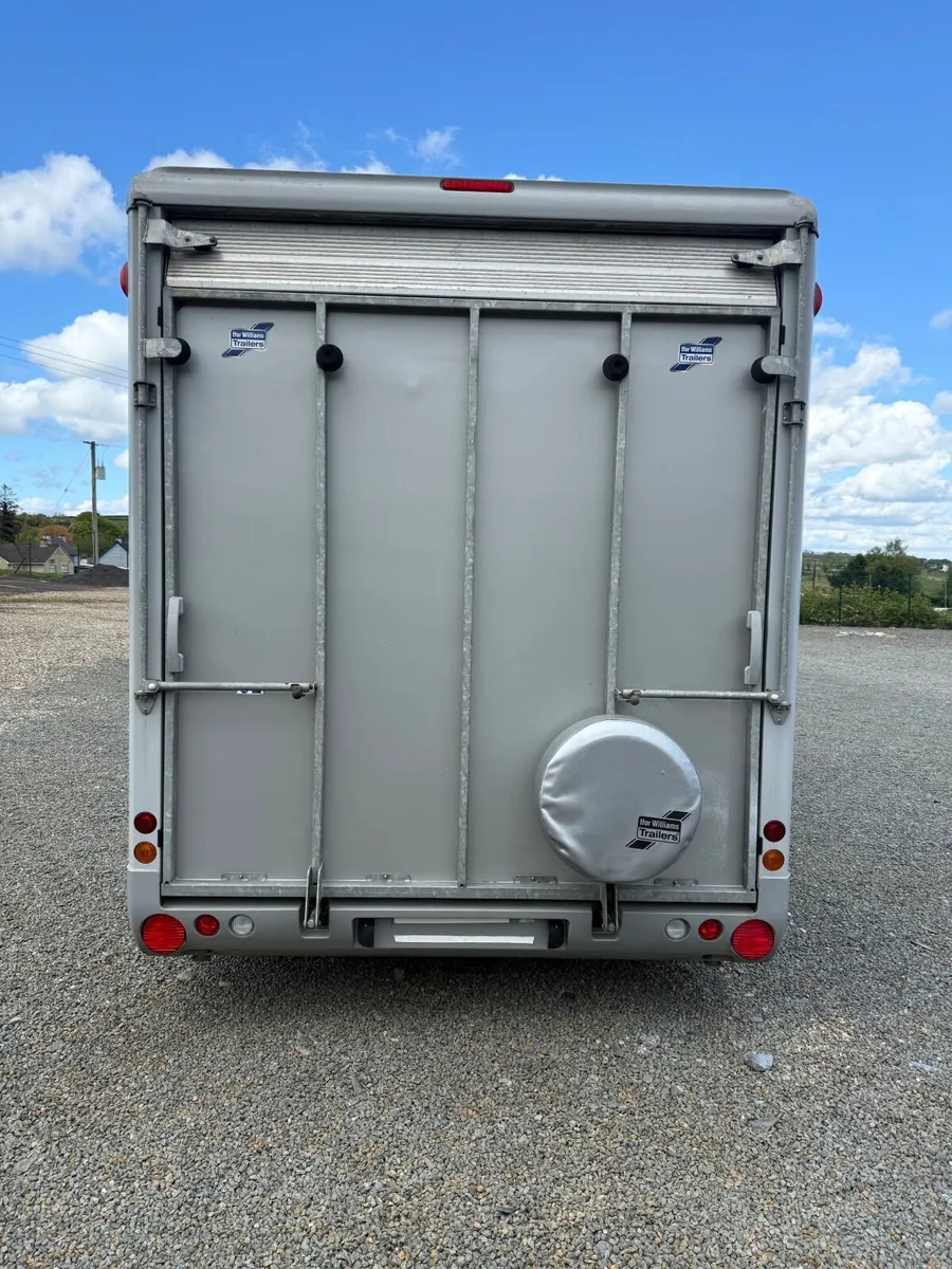 Trailer - Image 4