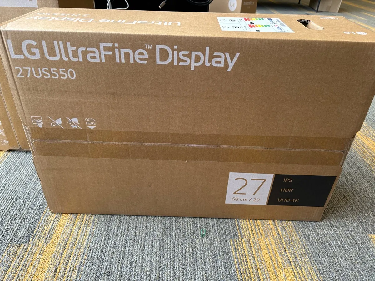 LG Ultra fine Display Monitors 27in - Image 2