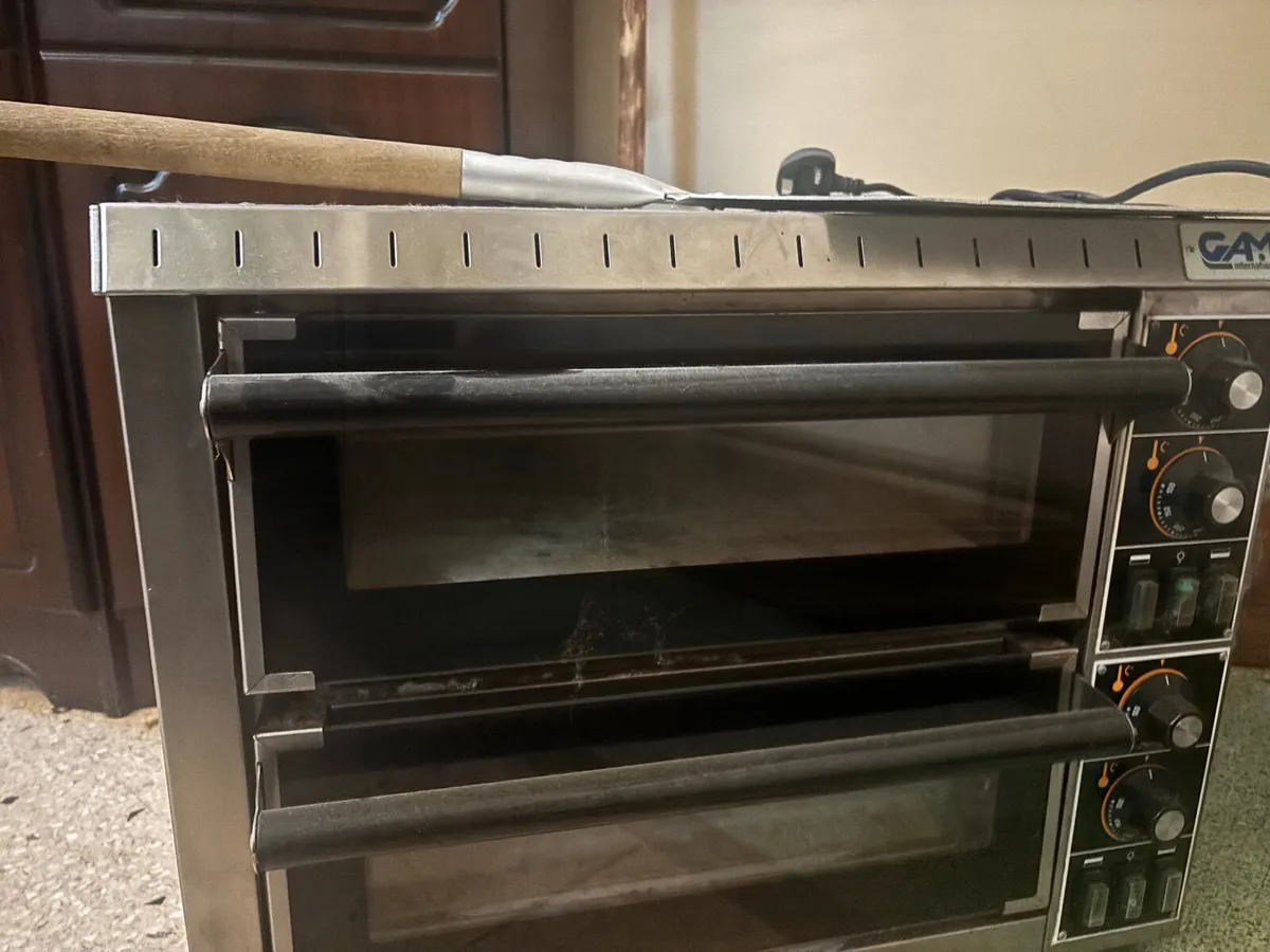 Pizza oven
