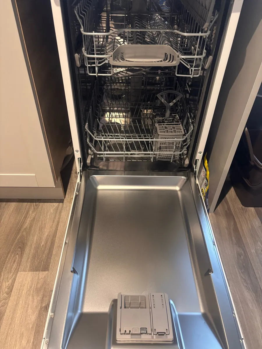Bosch Serie 2 slimline dishwasher - Image 3