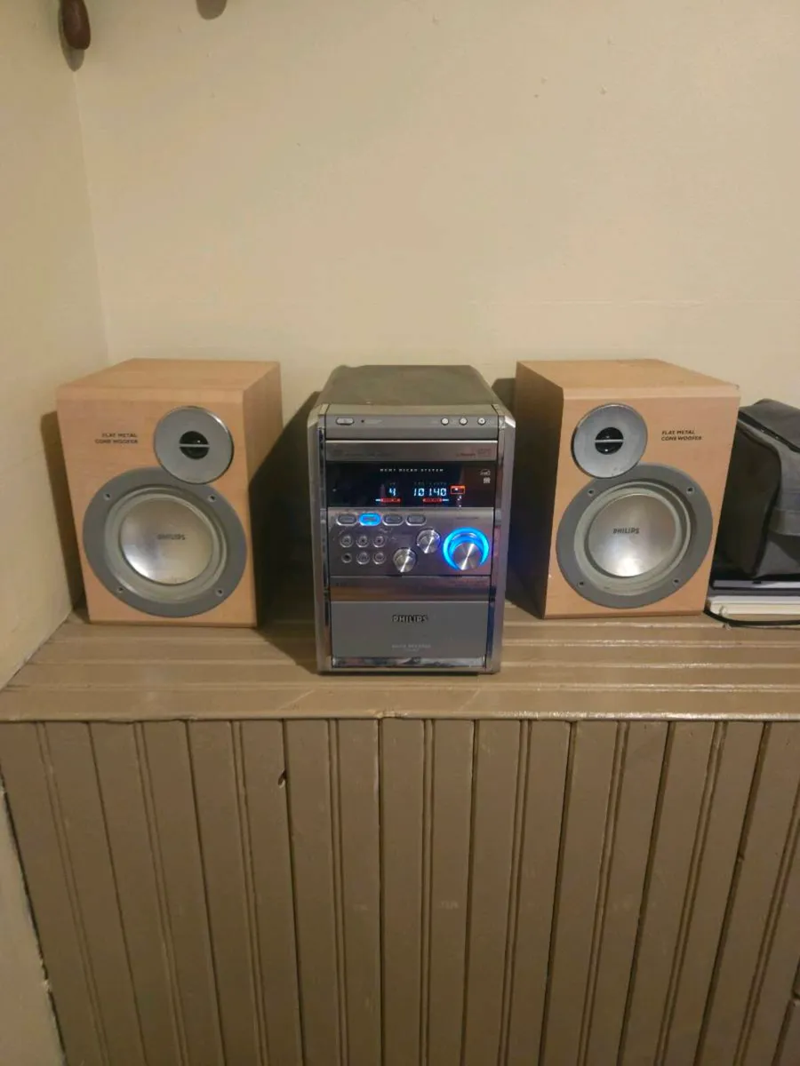 Philips Hi-Fi Stereo System – CD/Tape/Radio/AUX