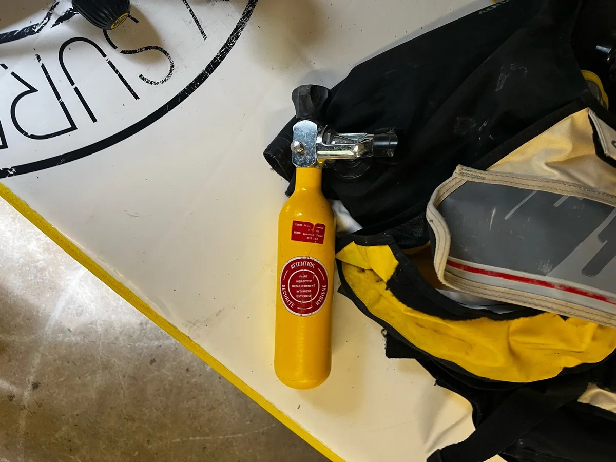 Scuba gear: Aqualung BDC, reg, cylinders - Image 3