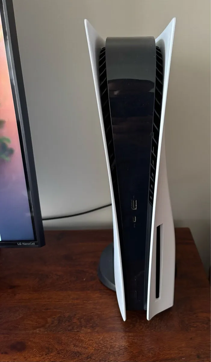PlayStation 5 Disc Console Slim 1TB - Image 2