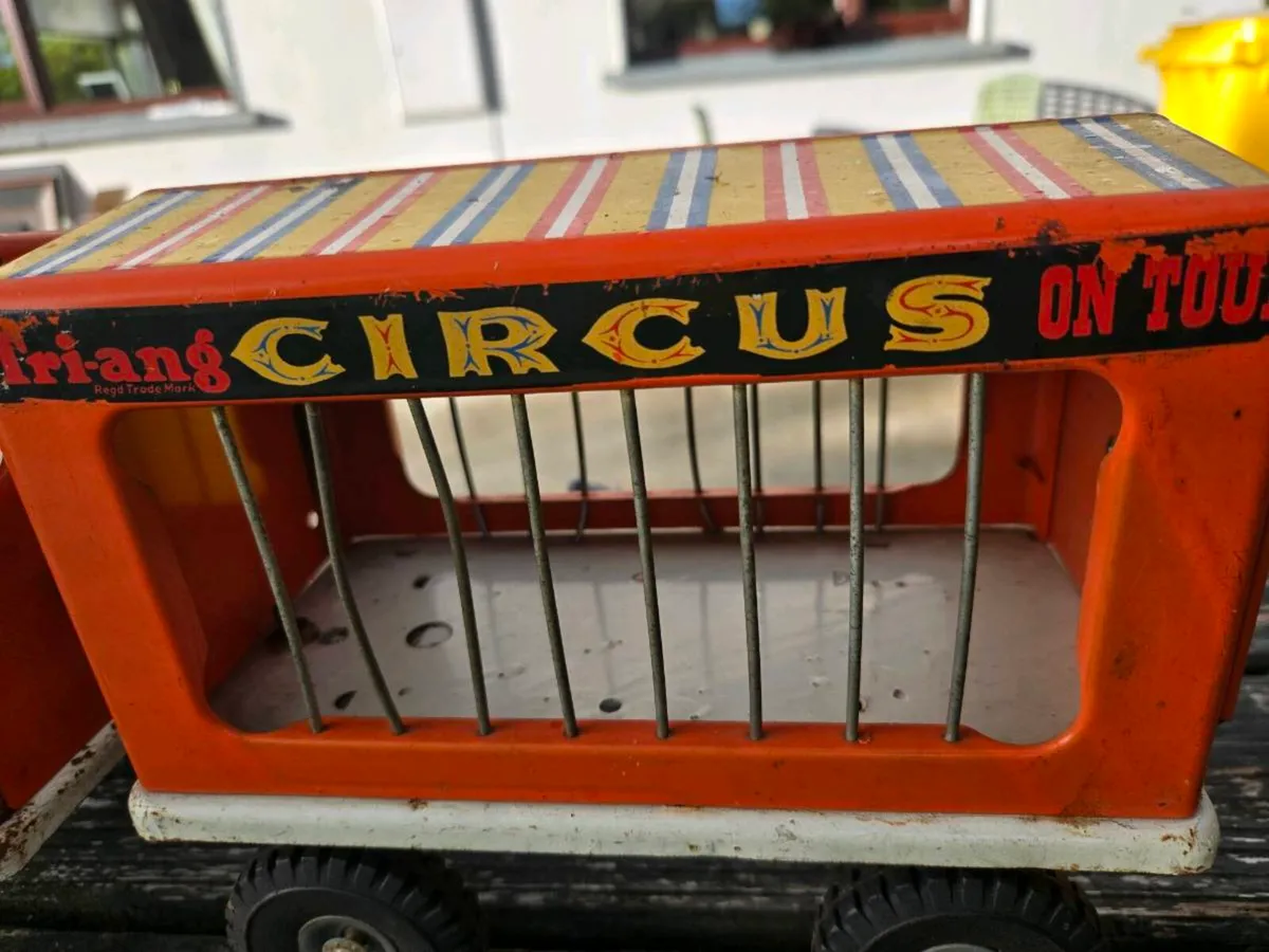 Triang Circus On Tour inc Animals and Trailer - Image 3