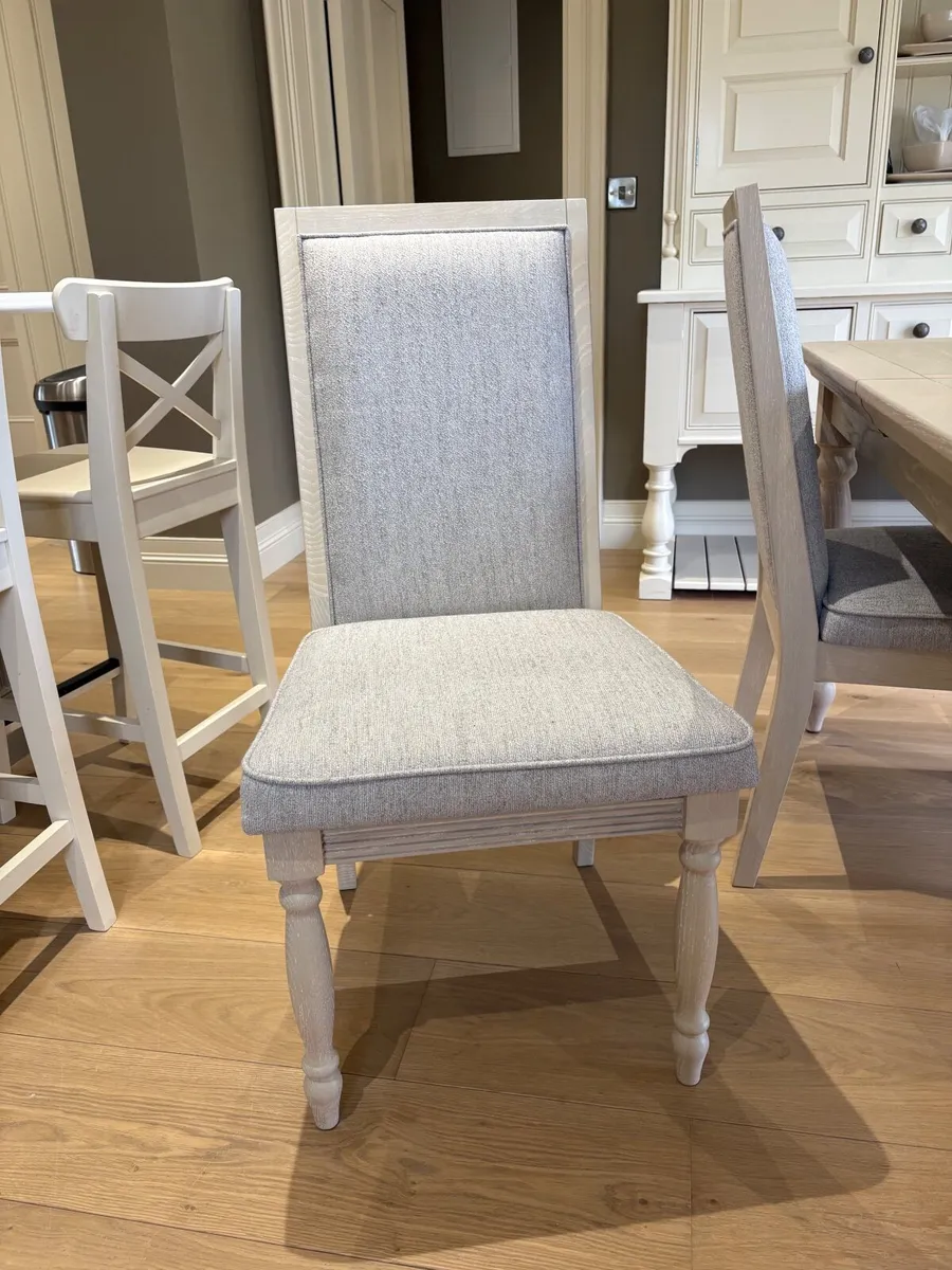 Table & 4 chairs - Image 3