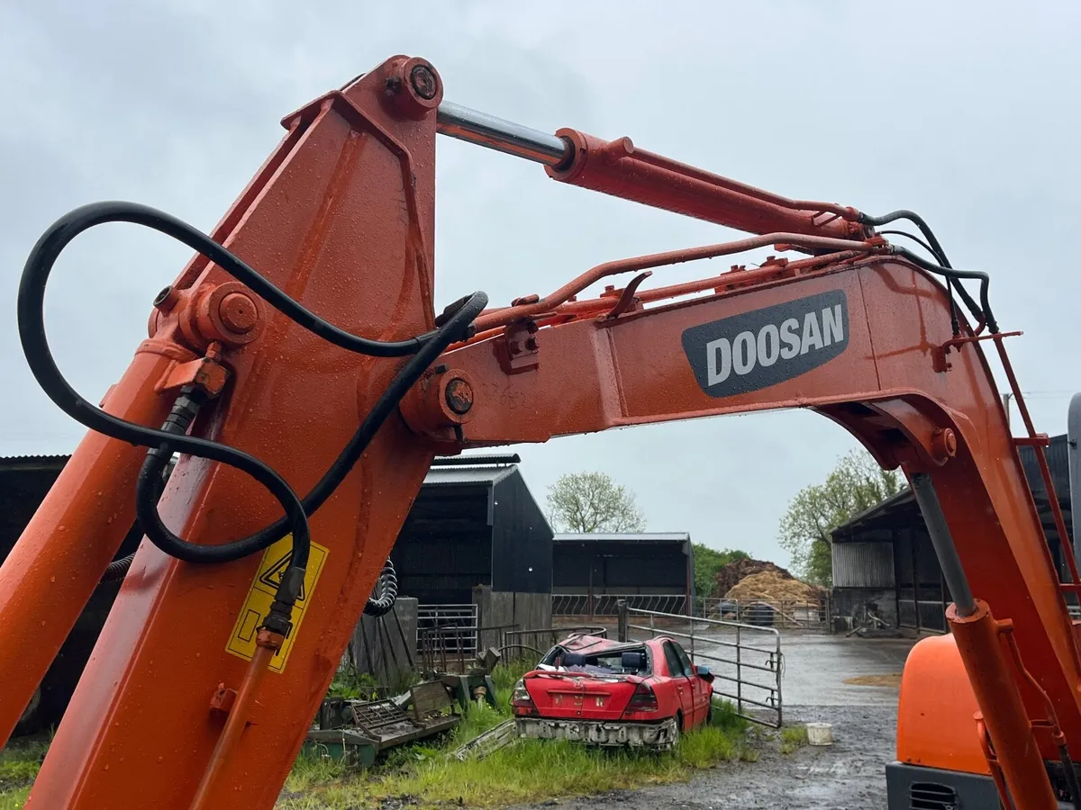 DOOSAN DH55 5.5 TONNE DIGGER - Image 2
