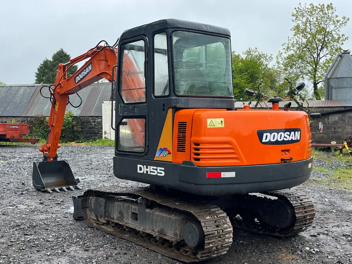 DOOSAN DH55 5.5 TONNE DIGGER - Image 4