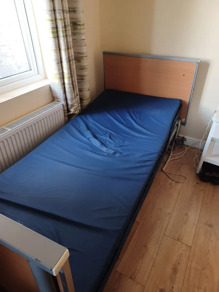 Medical bed - Image 4