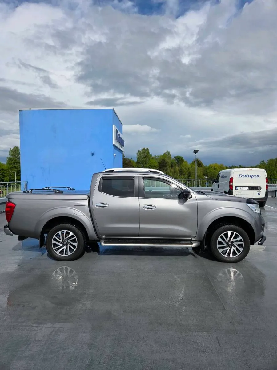 Nissan navara tekna top spec no vat - Image 3