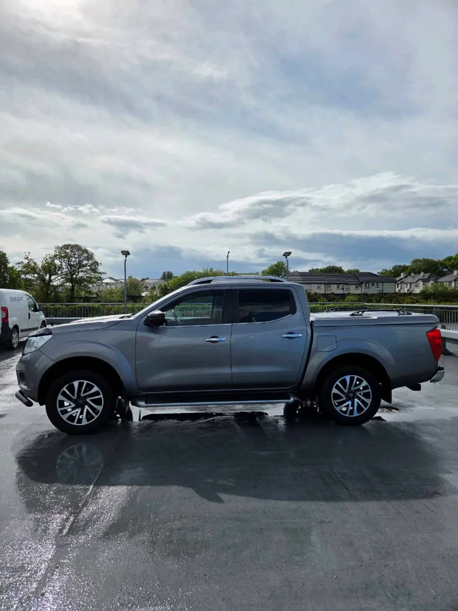 Nissan navara tekna top spec no vat - Image 4