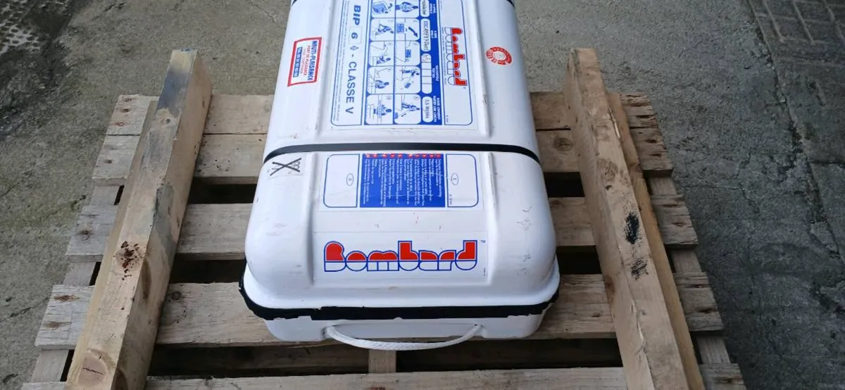 Bombard  6 man life raft - Image 2
