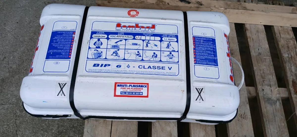 Bombard  6 man life raft - Image 4