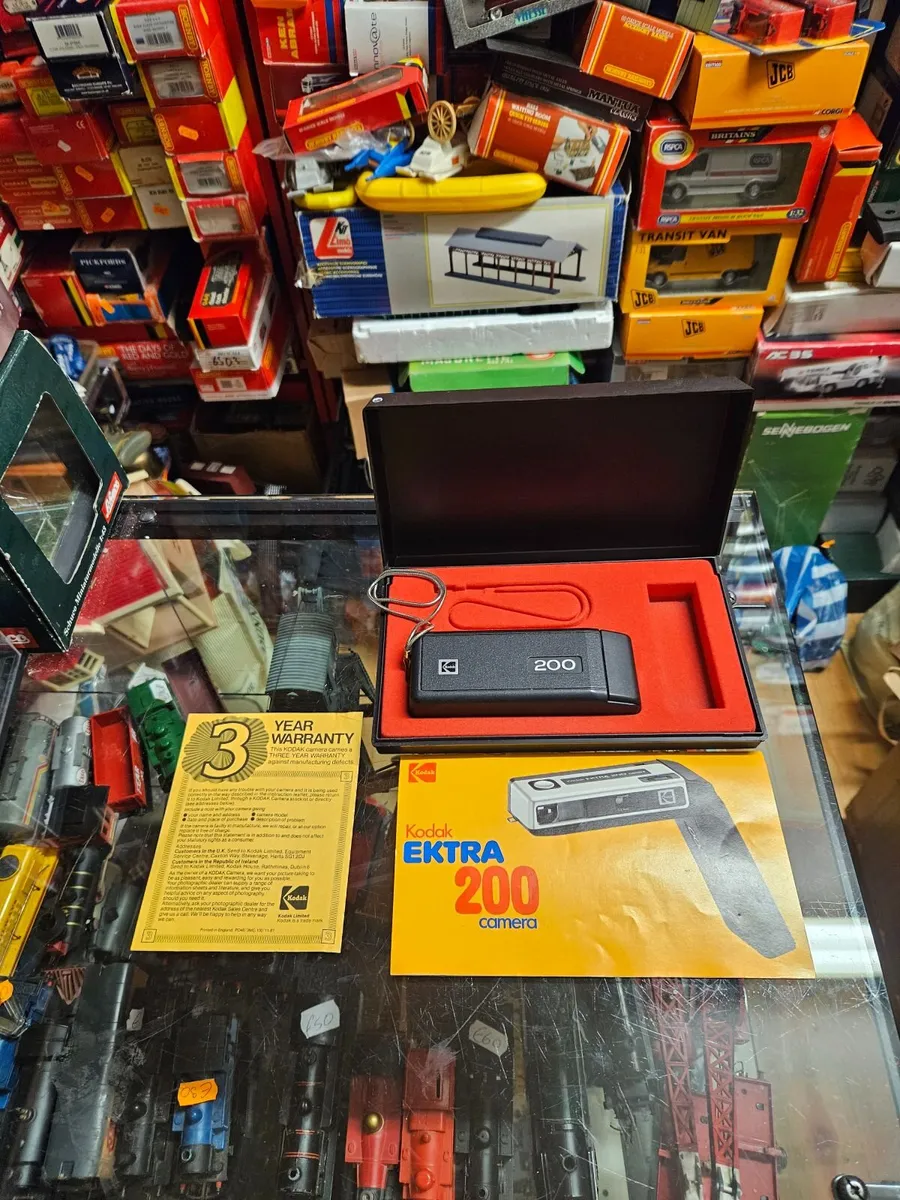 Vintage Retro Kodak Camera - Image 1