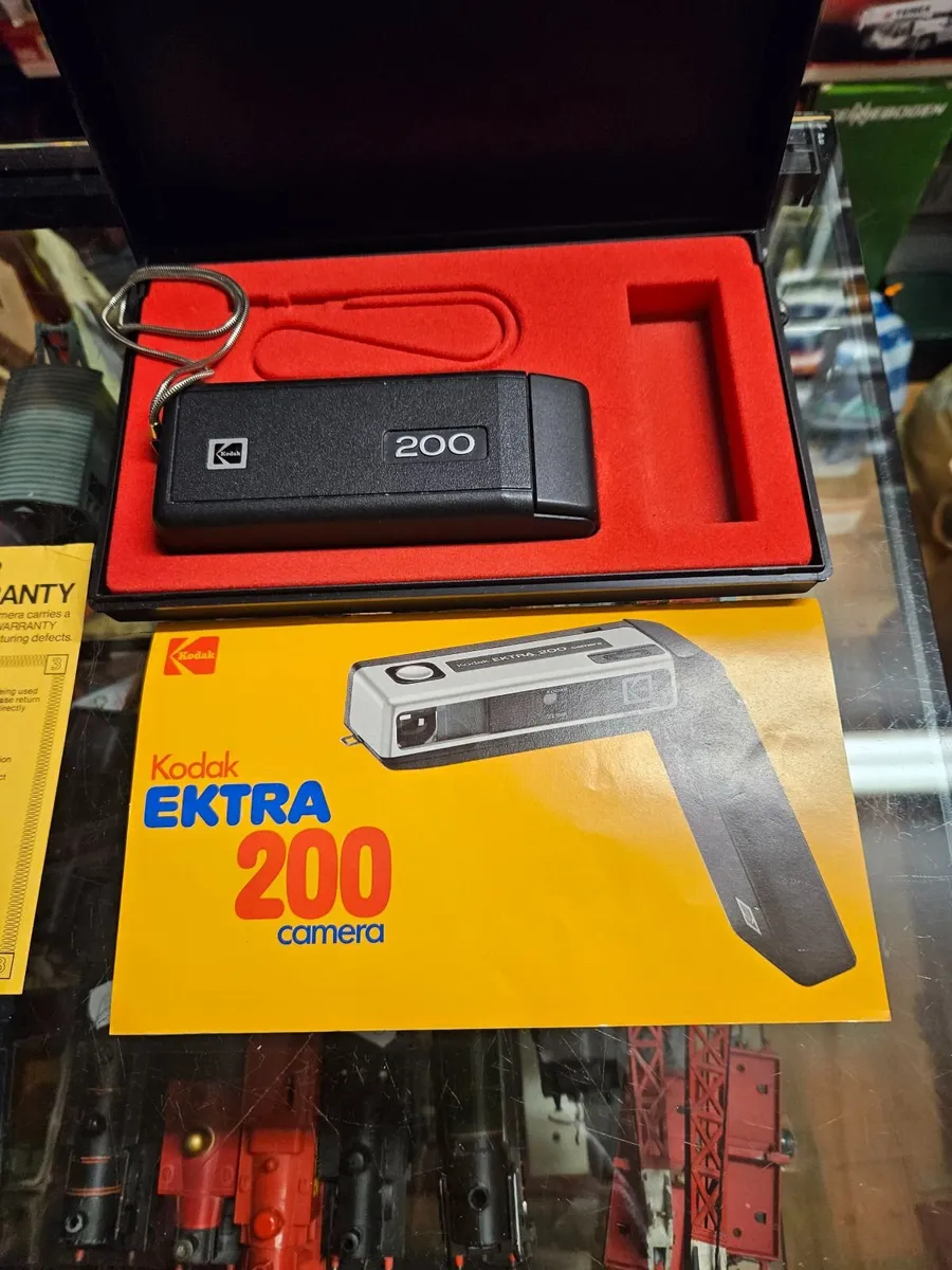 Vintage Retro Kodak Camera - Image 2