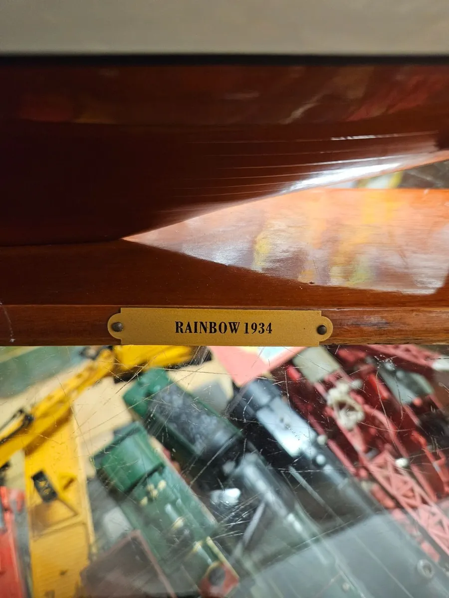 Model Yacht on Stand - Image 4