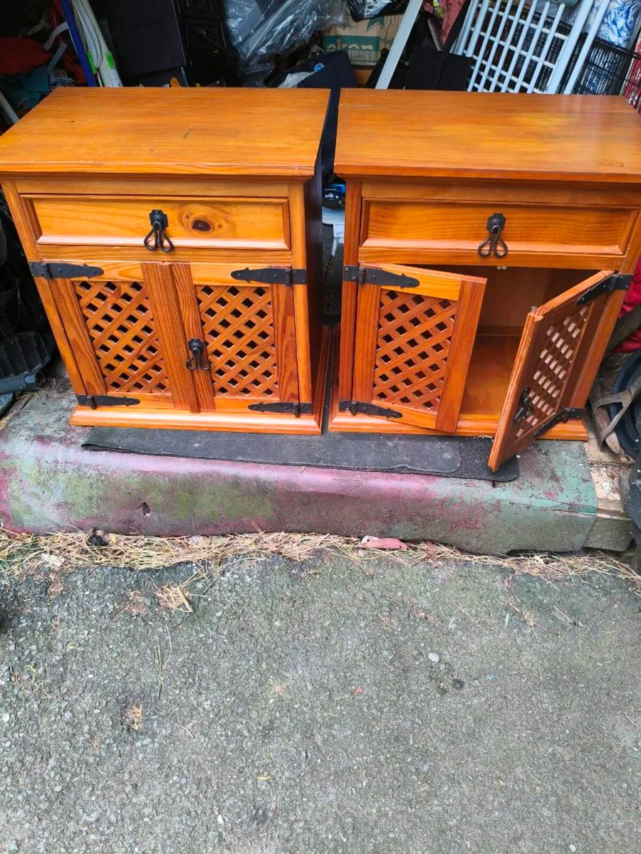 2 like new lockers, beautiful condition 40/for 2 - Image 1