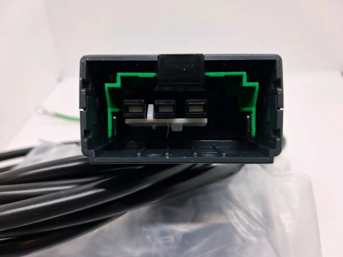 Postage - 2 x  Electrak IAB003A , 13A to 16A Feed - Image 3