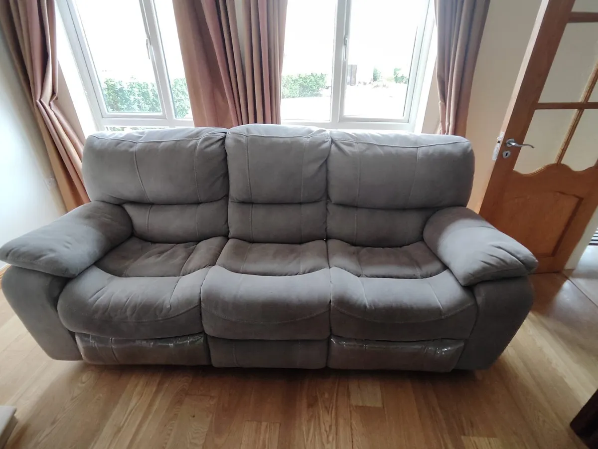 3 Seater Reclining Couch & 2 Reclining Armchairs - Image 1