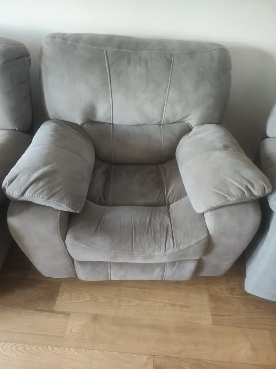 3 Seater Reclining Couch & 2 Reclining Armchairs - Image 3