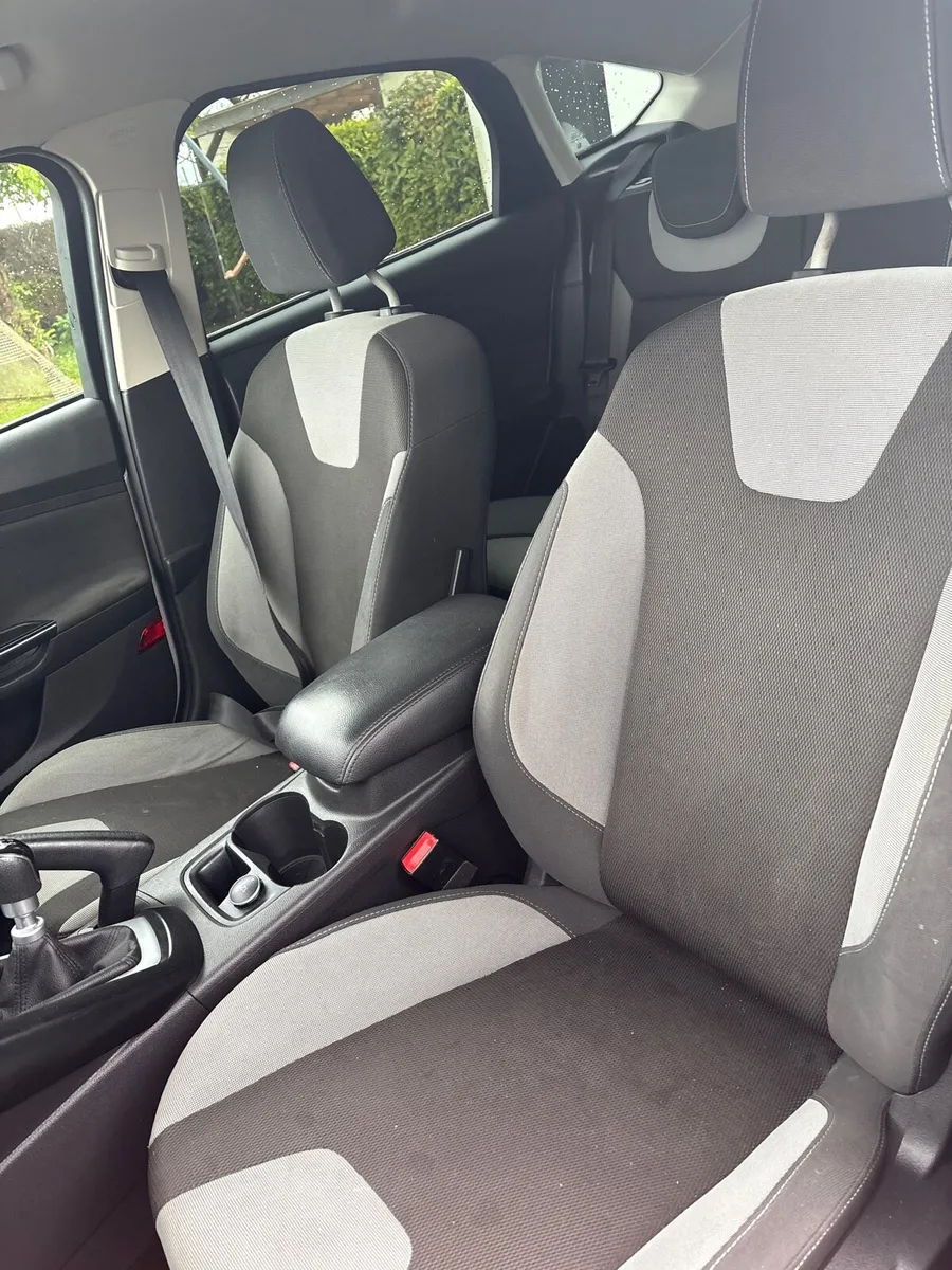 Ford Focus 2014 parts - Image 4