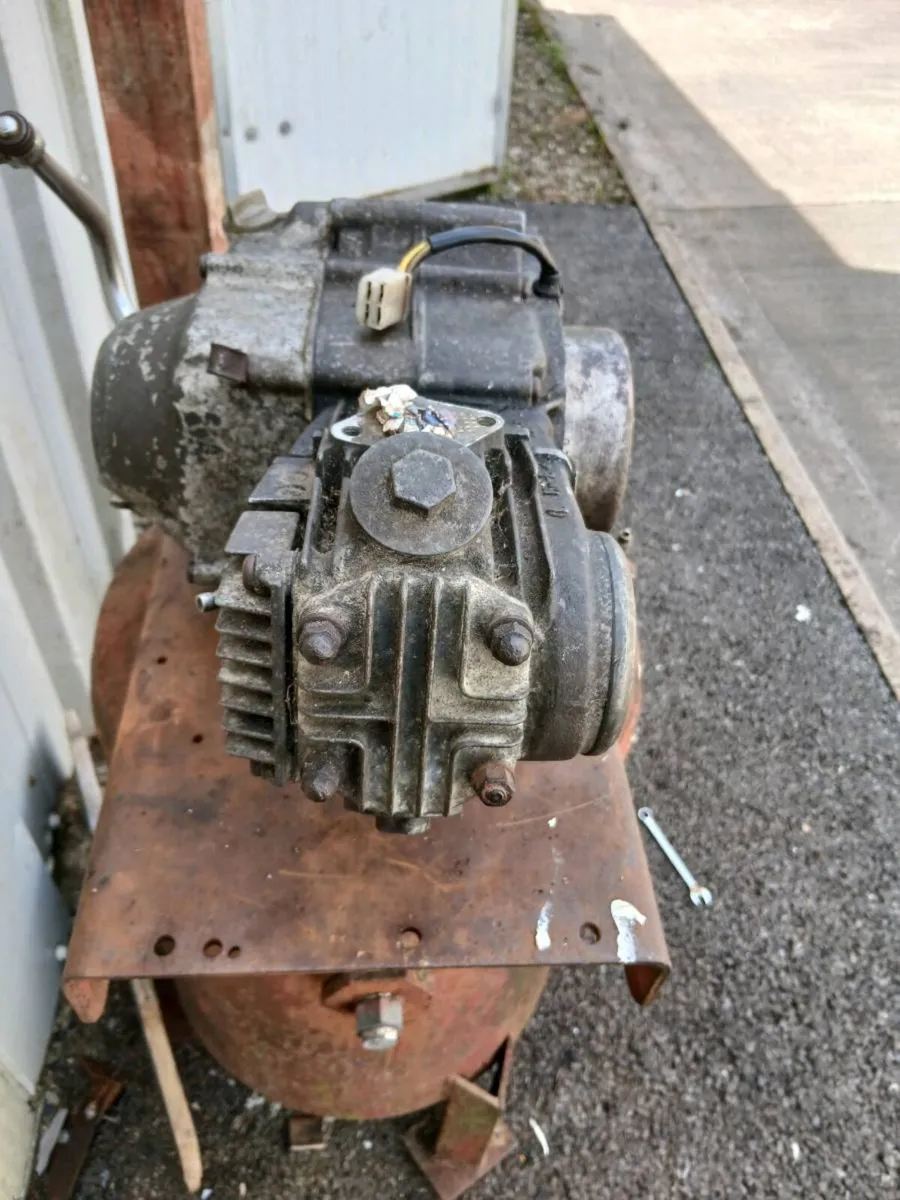 Honda C70 engine 6volt - Image 1