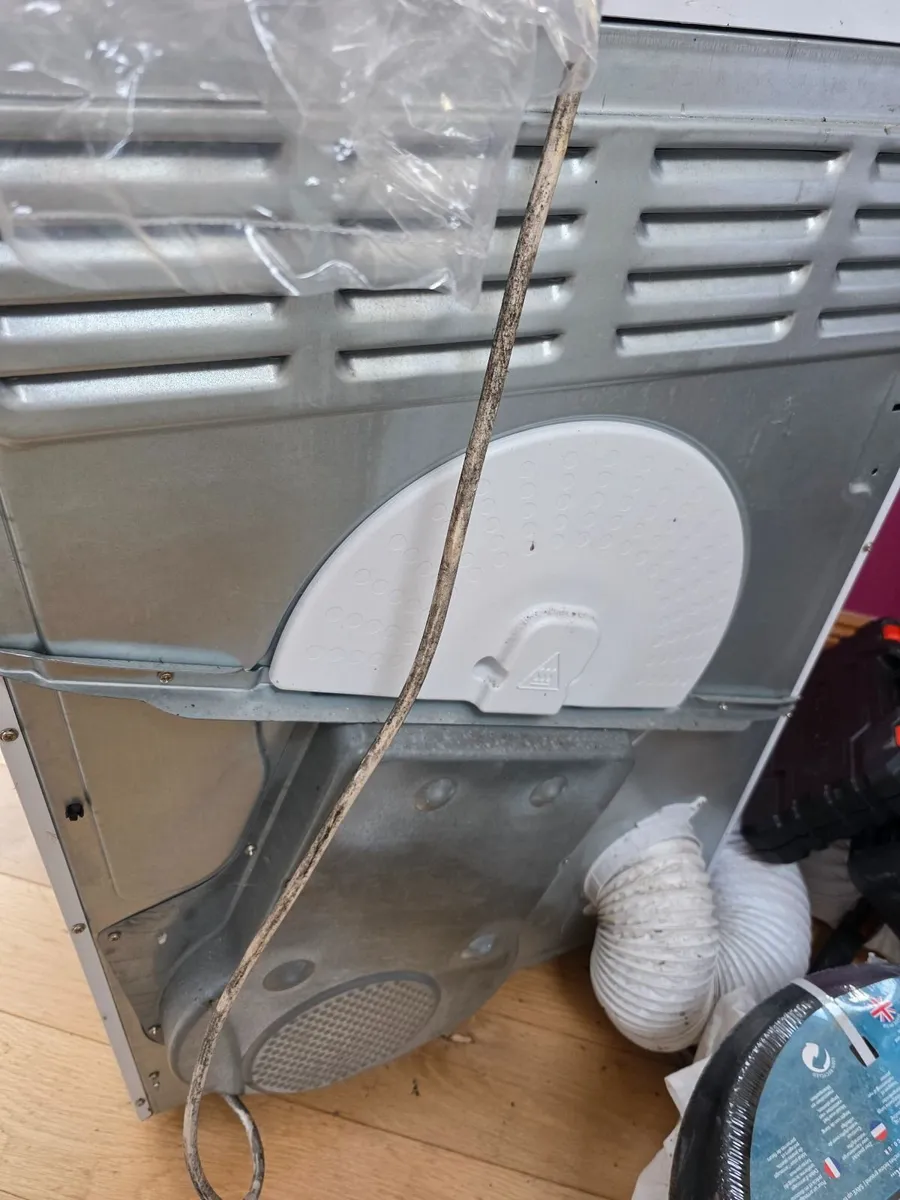 Indesit dryer 7kg (vented) - Image 3