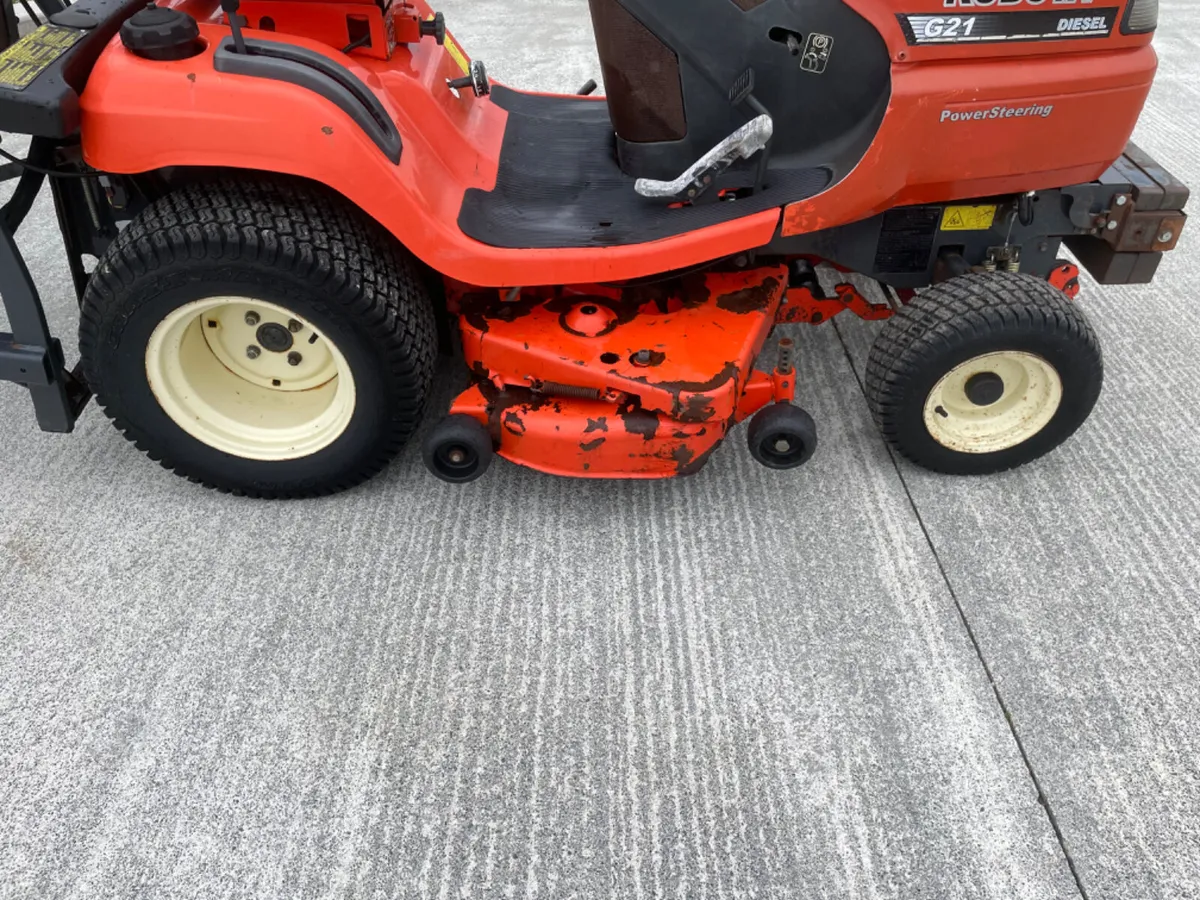 Kubota G21 ride on lawnmower - Image 2