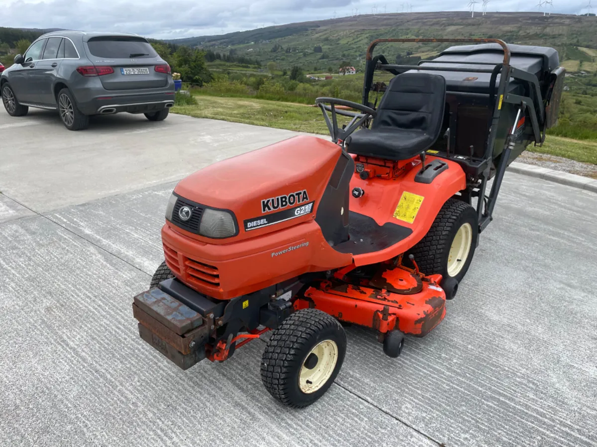 Kubota G21 ride on lawnmower - Image 1