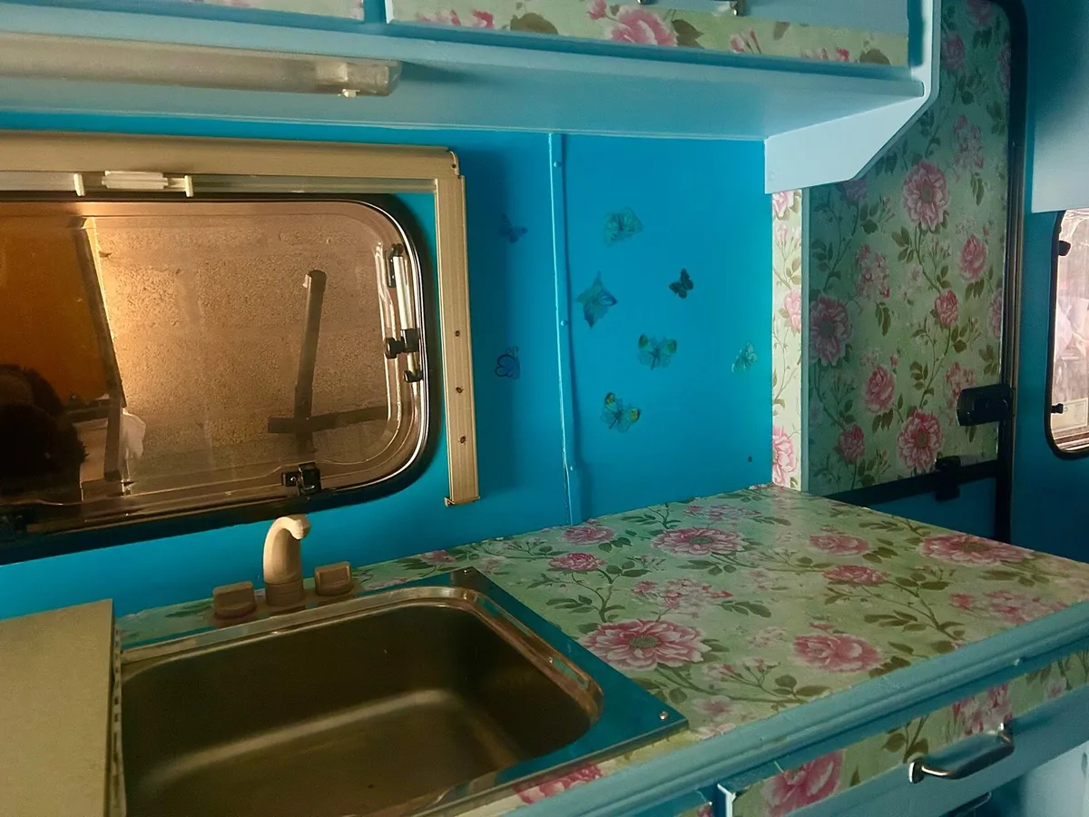 Caravan - Image 1