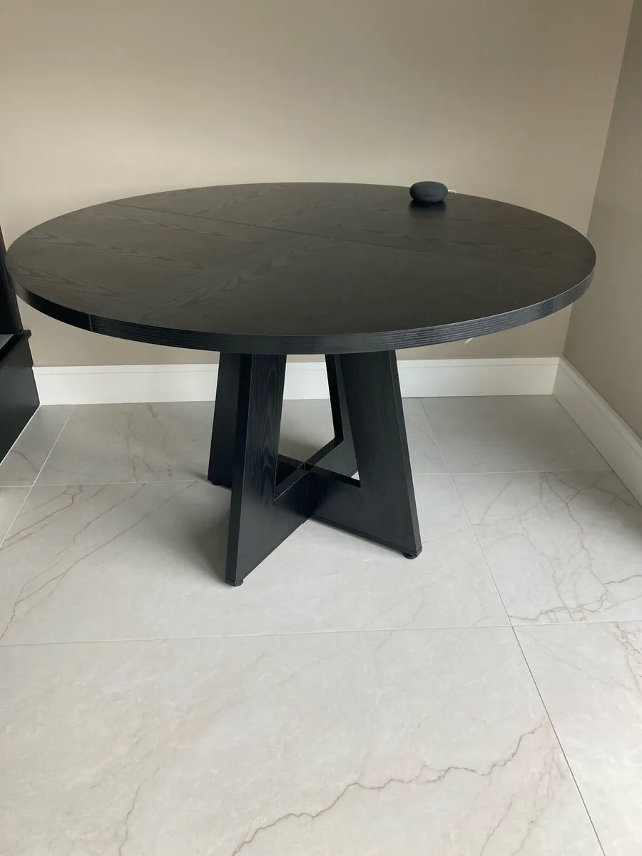 Dining table - Image 1