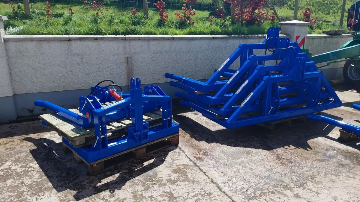 Bale lifter - Image 1