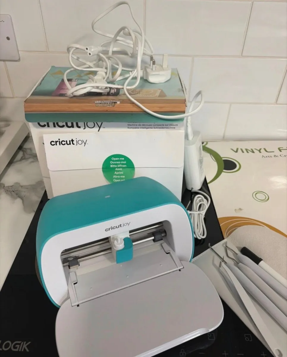 Cricut machine - Image 1