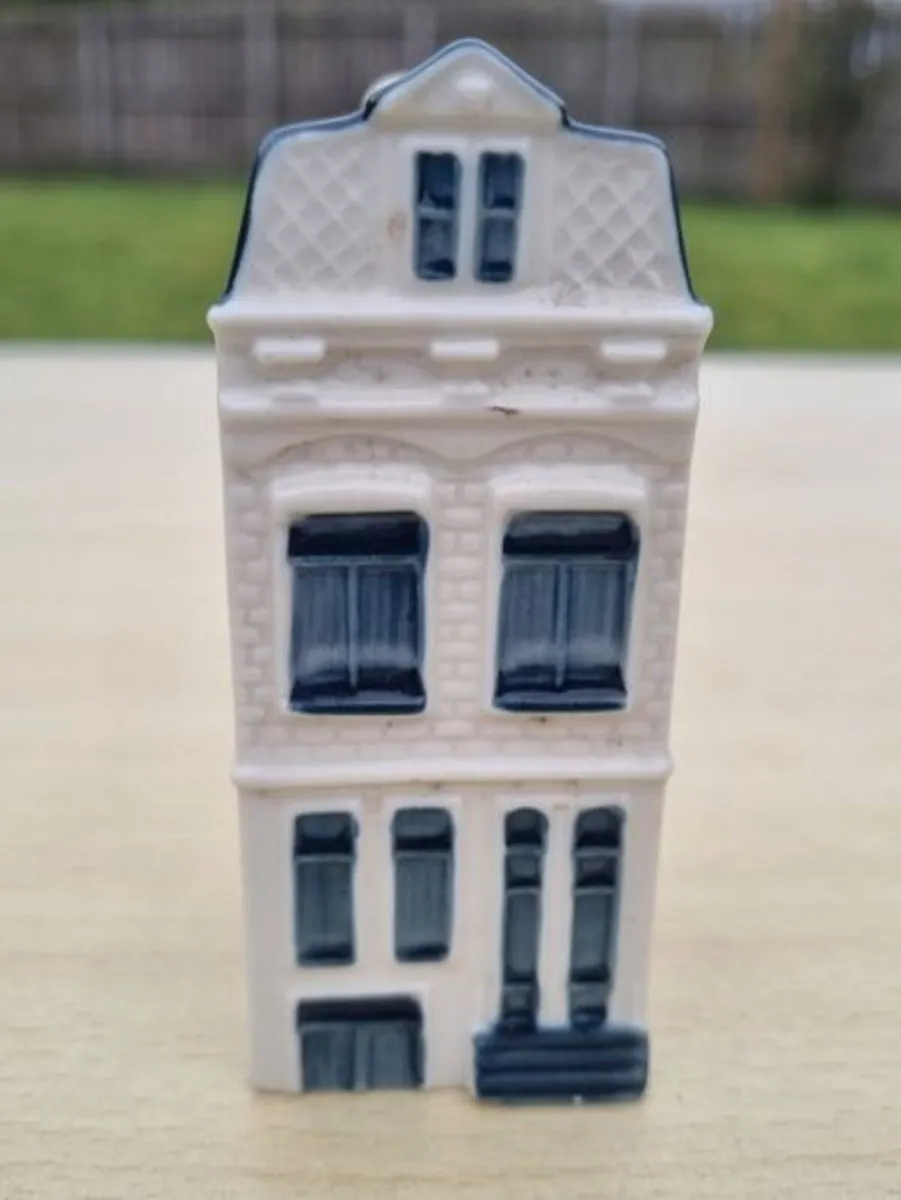 Collector's house made of Delft Blue ceramic, No71 - Image 1