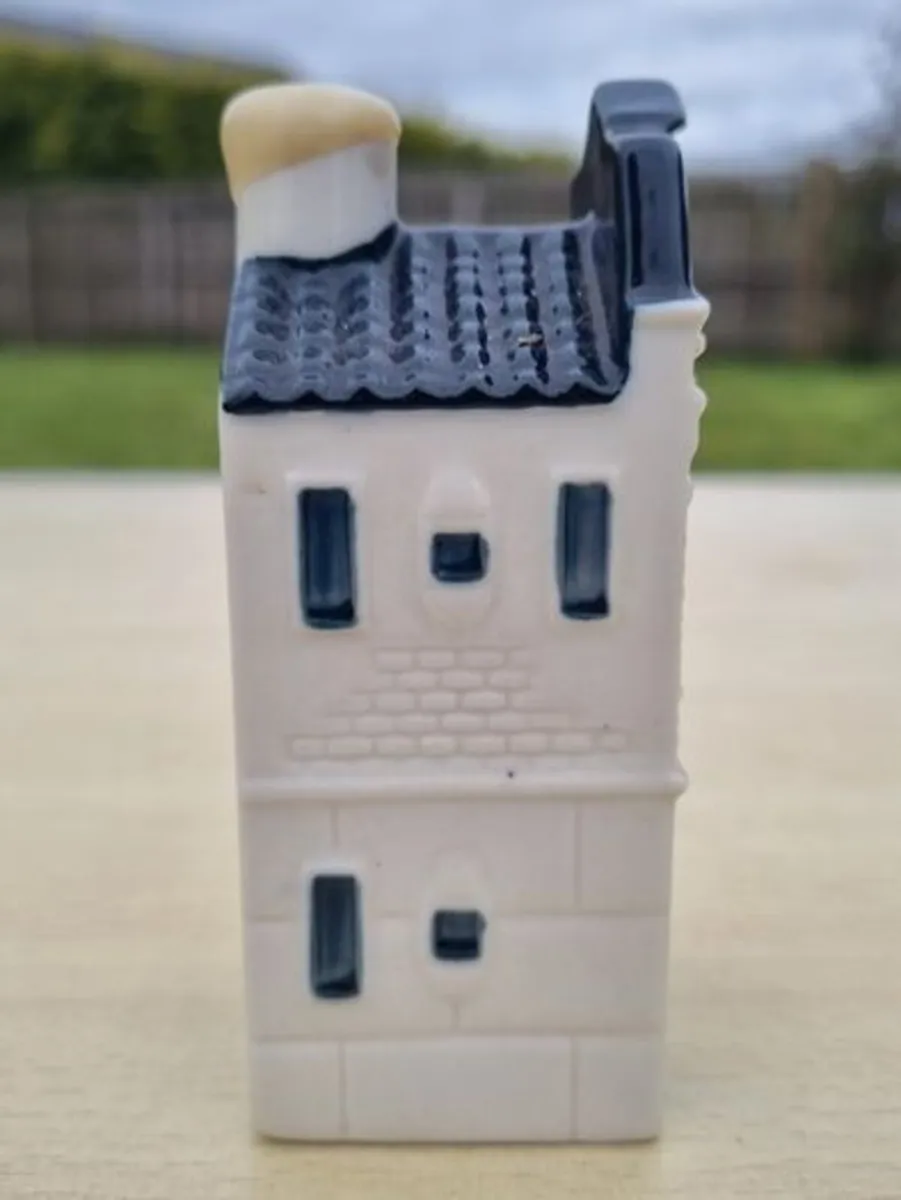 Collector's house made of Delft Blue ceramic, No71 - Image 3