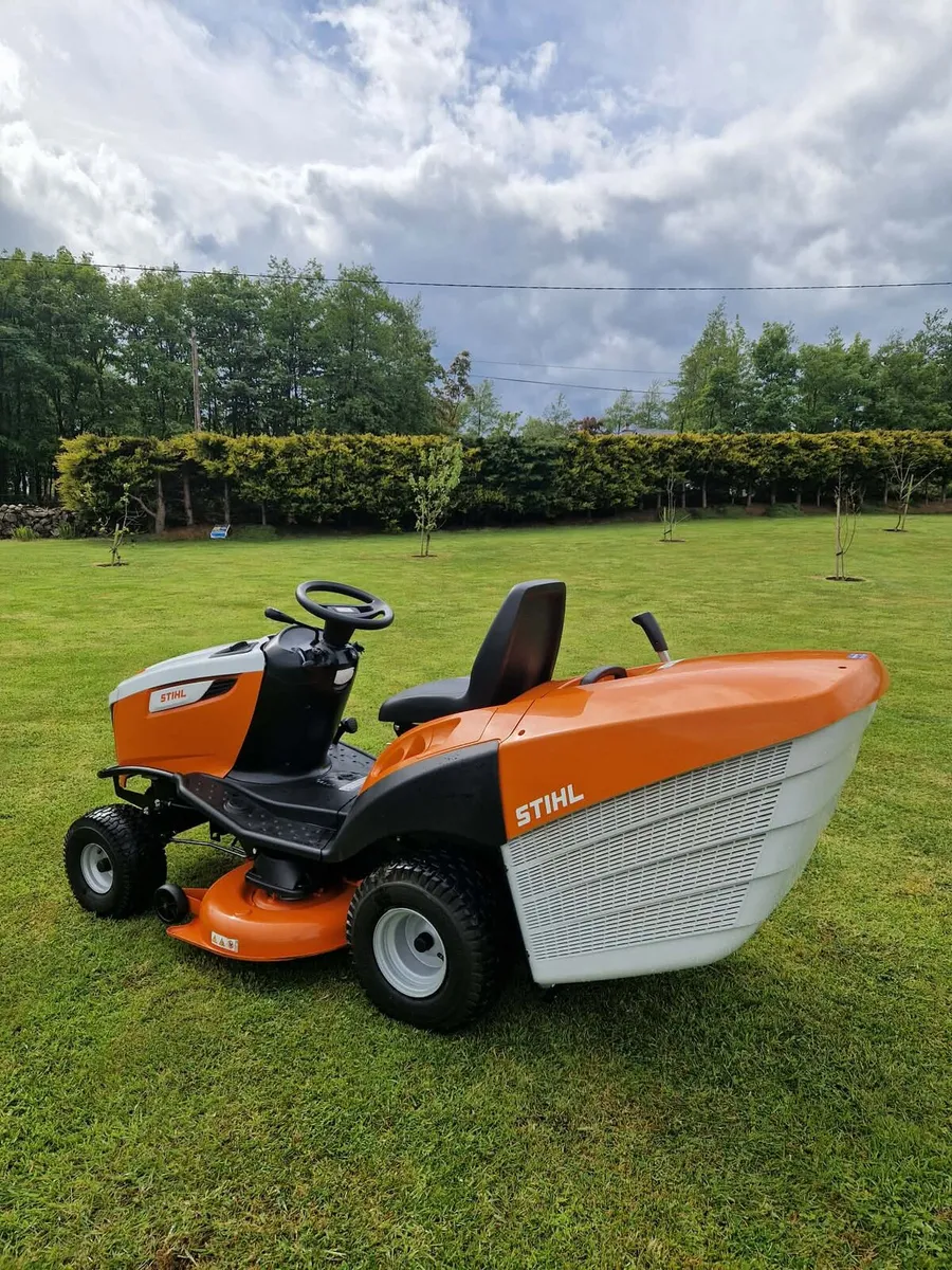 Drive on lawnmower - Image 1