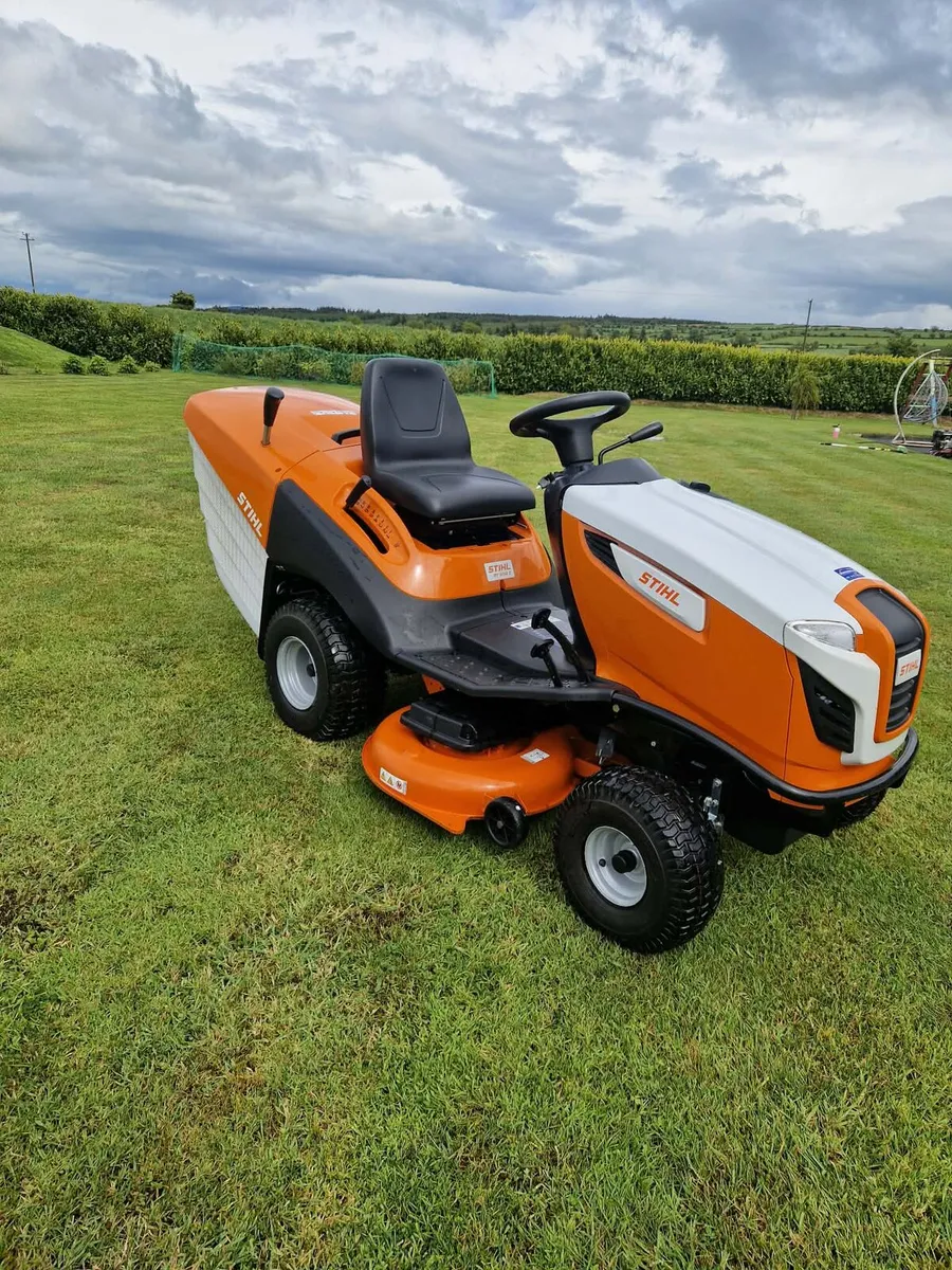 Drive on lawnmower - Image 3