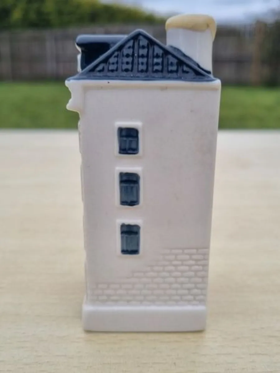 KLM House 74, a miniature house made of Delft Blue - Image 2