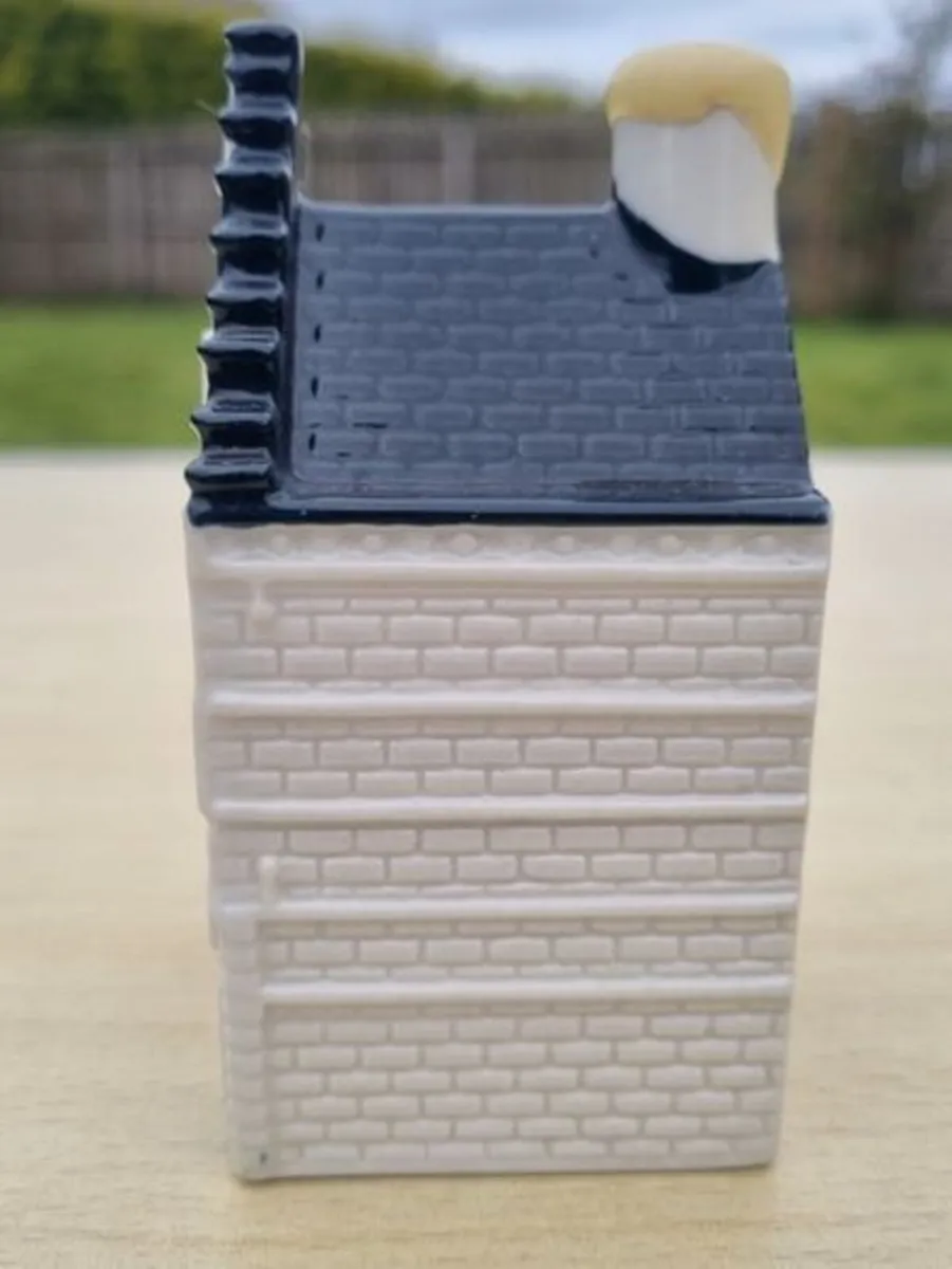 KLM ceramic collector's house no. 82 - Image 2