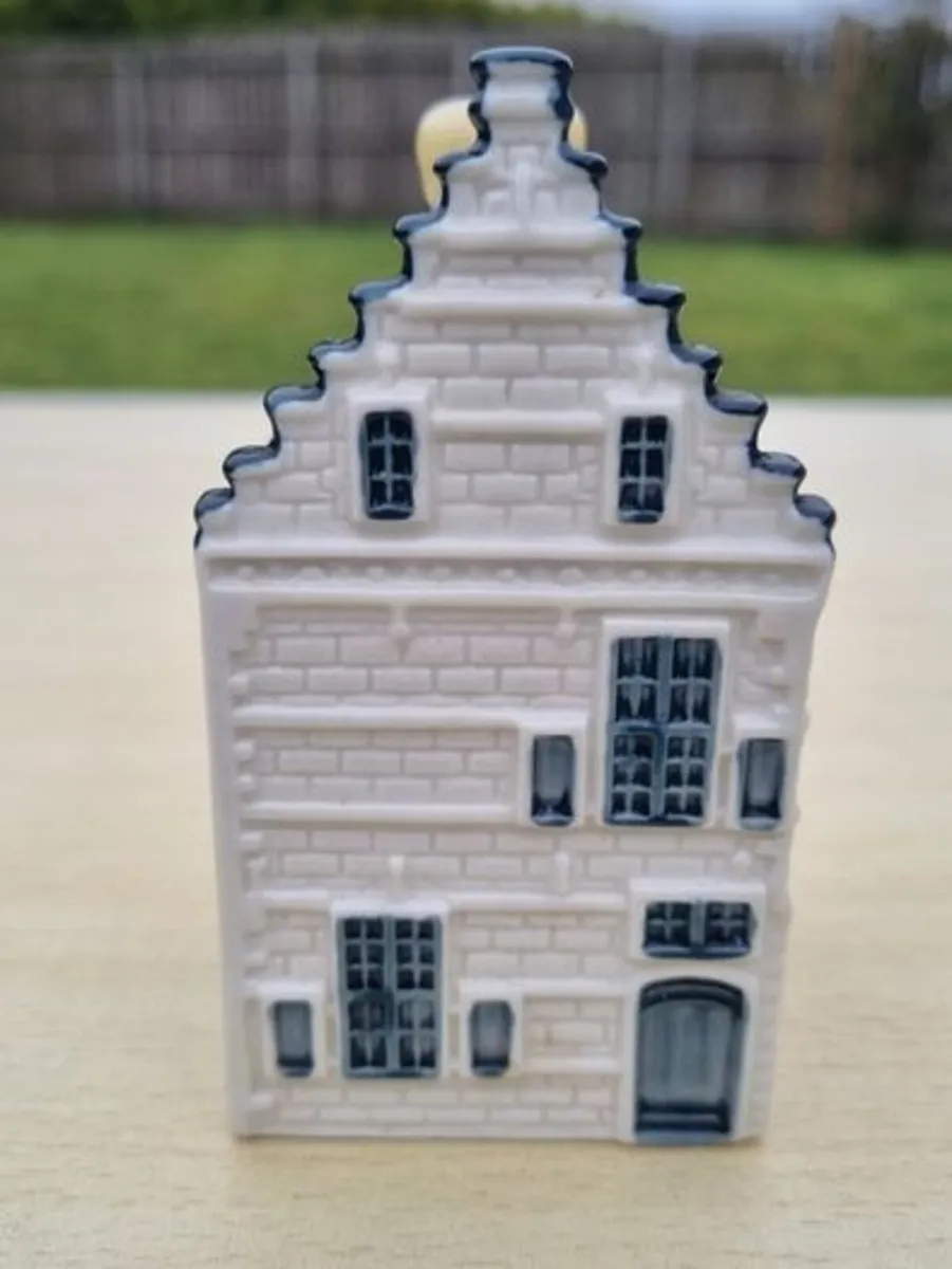 KLM ceramic collector's house no. 82 - Image 1